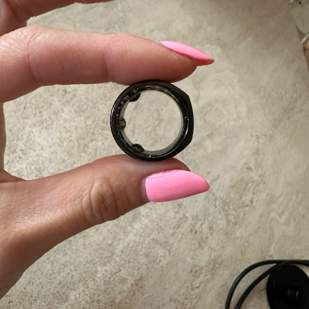 Oura Ring Gen3 Heritage Black US6 with charger barely used